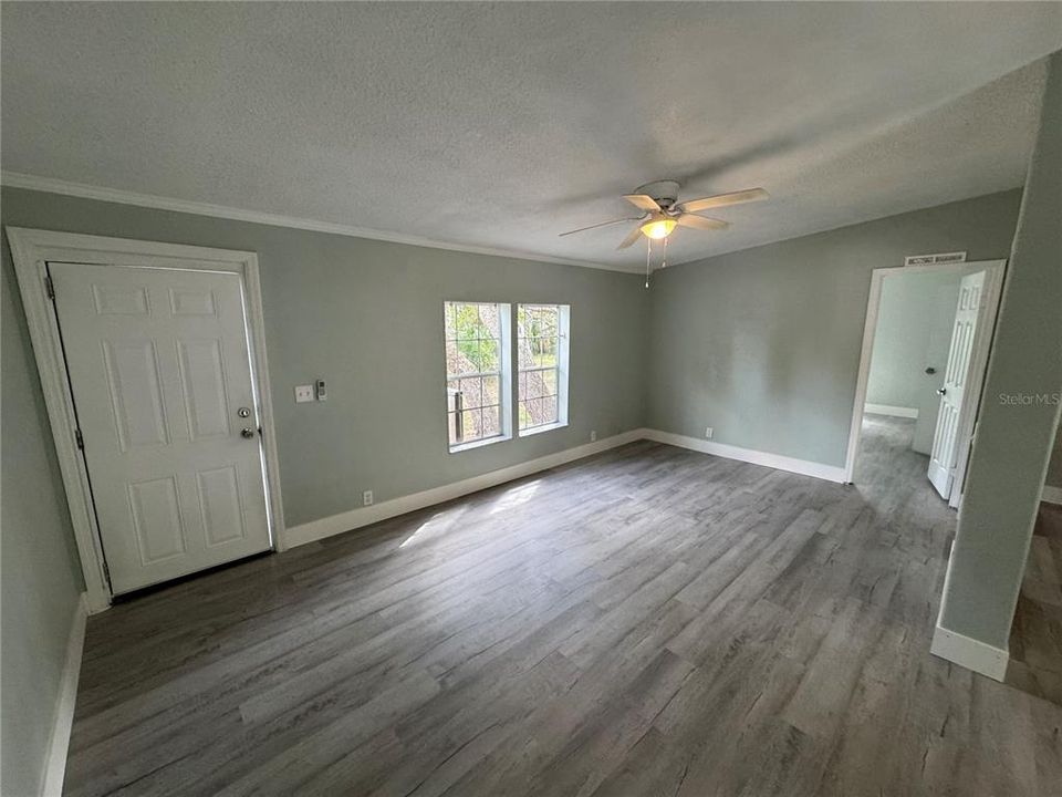 Active With Contract: $149,900 (3 beds, 2 baths, 1152 Square Feet)