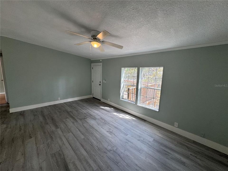 Active With Contract: $149,900 (3 beds, 2 baths, 1152 Square Feet)