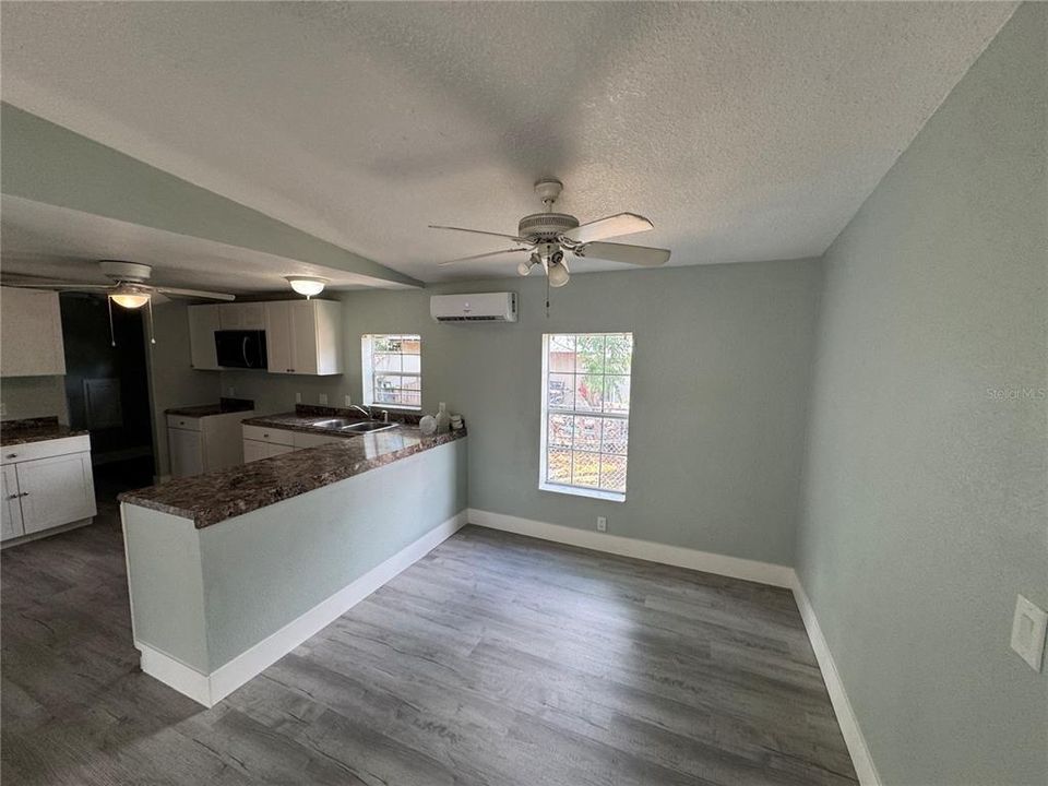 Active With Contract: $149,900 (3 beds, 2 baths, 1152 Square Feet)