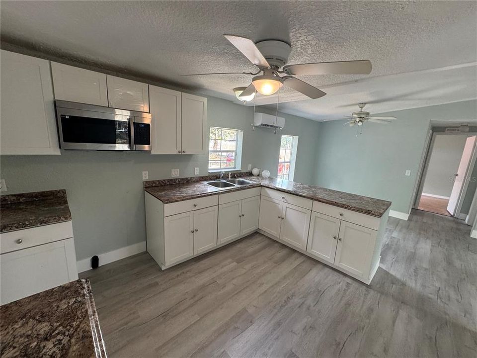 Active With Contract: $149,900 (3 beds, 2 baths, 1152 Square Feet)