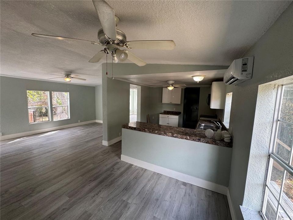 Active With Contract: $149,900 (3 beds, 2 baths, 1152 Square Feet)