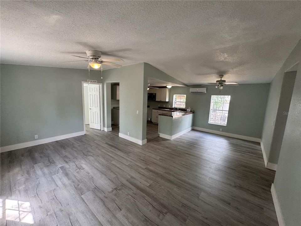 Active With Contract: $149,900 (3 beds, 2 baths, 1152 Square Feet)