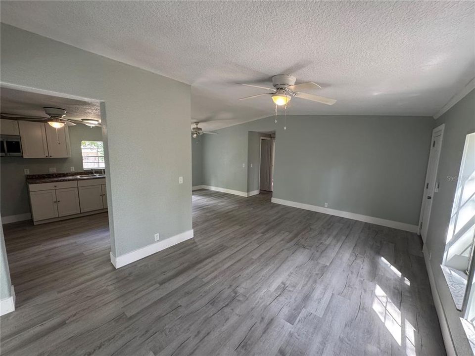 Active With Contract: $149,900 (3 beds, 2 baths, 1152 Square Feet)