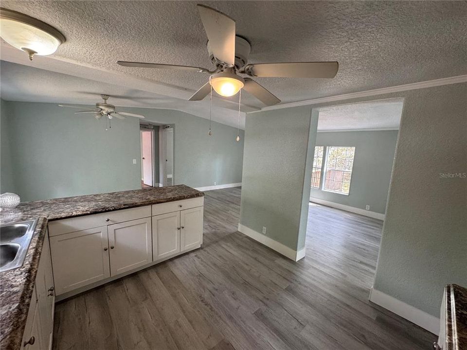Active With Contract: $149,900 (3 beds, 2 baths, 1152 Square Feet)