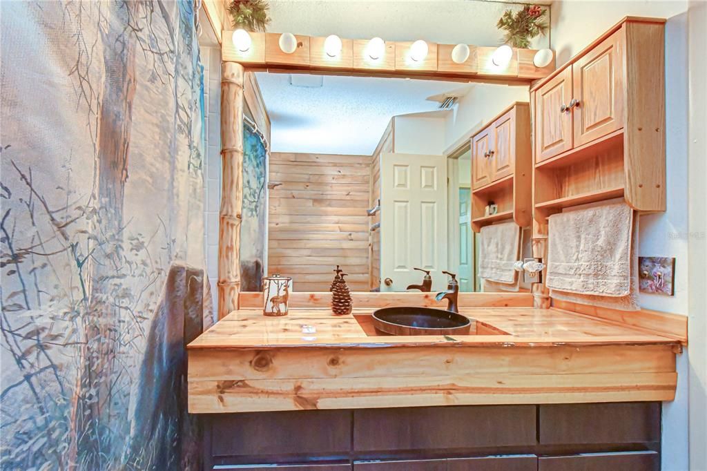 For Sale: $475,000 (3 beds, 2 baths, 1704 Square Feet)
