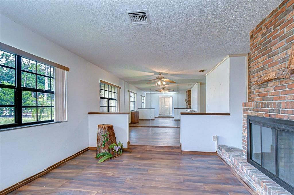 For Sale: $475,000 (3 beds, 2 baths, 1704 Square Feet)