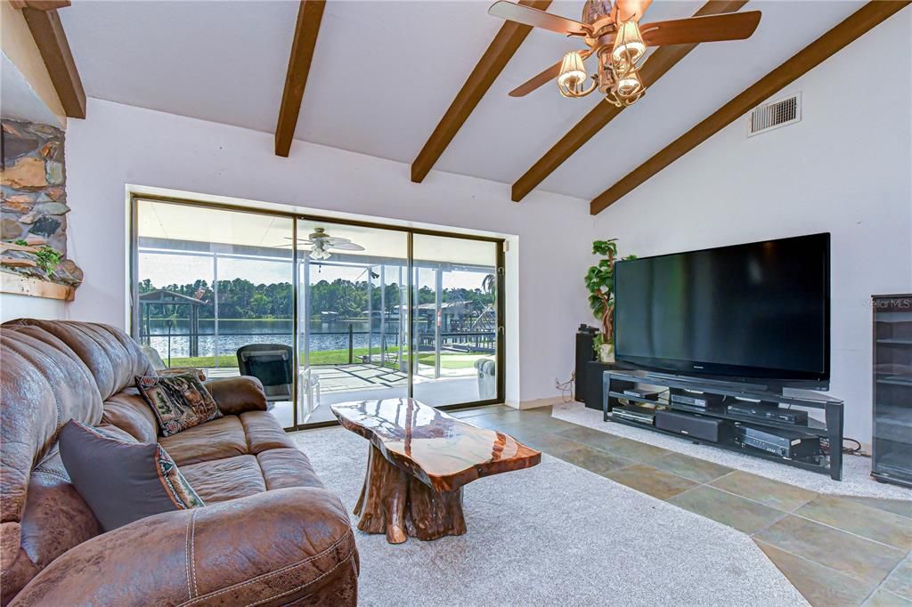For Sale: $475,000 (3 beds, 2 baths, 1704 Square Feet)
