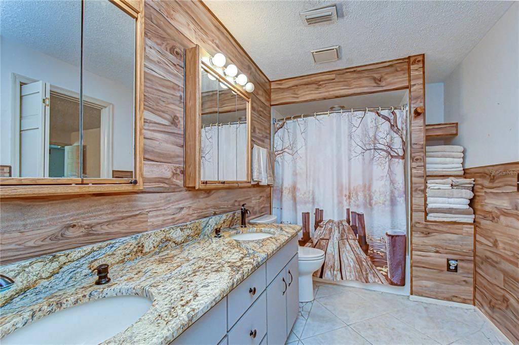 For Sale: $475,000 (3 beds, 2 baths, 1704 Square Feet)