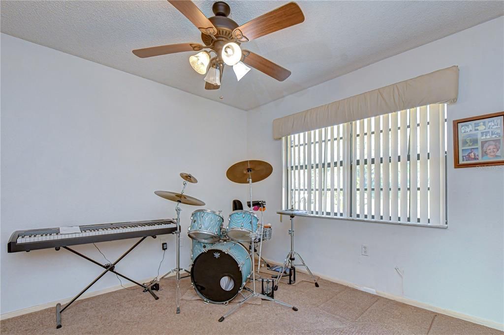 For Sale: $475,000 (3 beds, 2 baths, 1704 Square Feet)