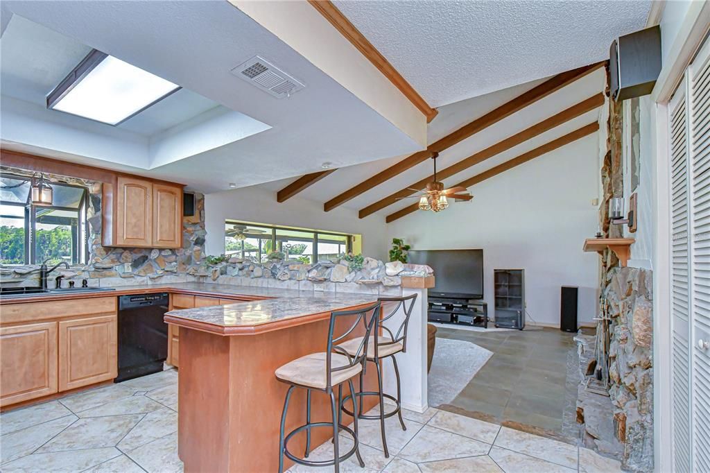 For Sale: $475,000 (3 beds, 2 baths, 1704 Square Feet)