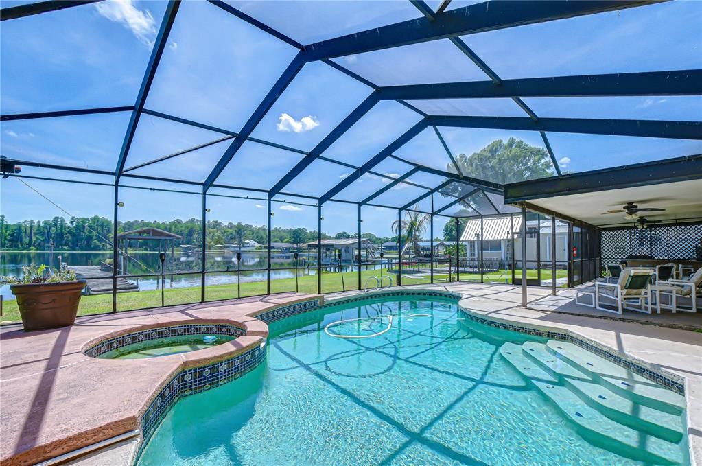 For Sale: $475,000 (3 beds, 2 baths, 1704 Square Feet)