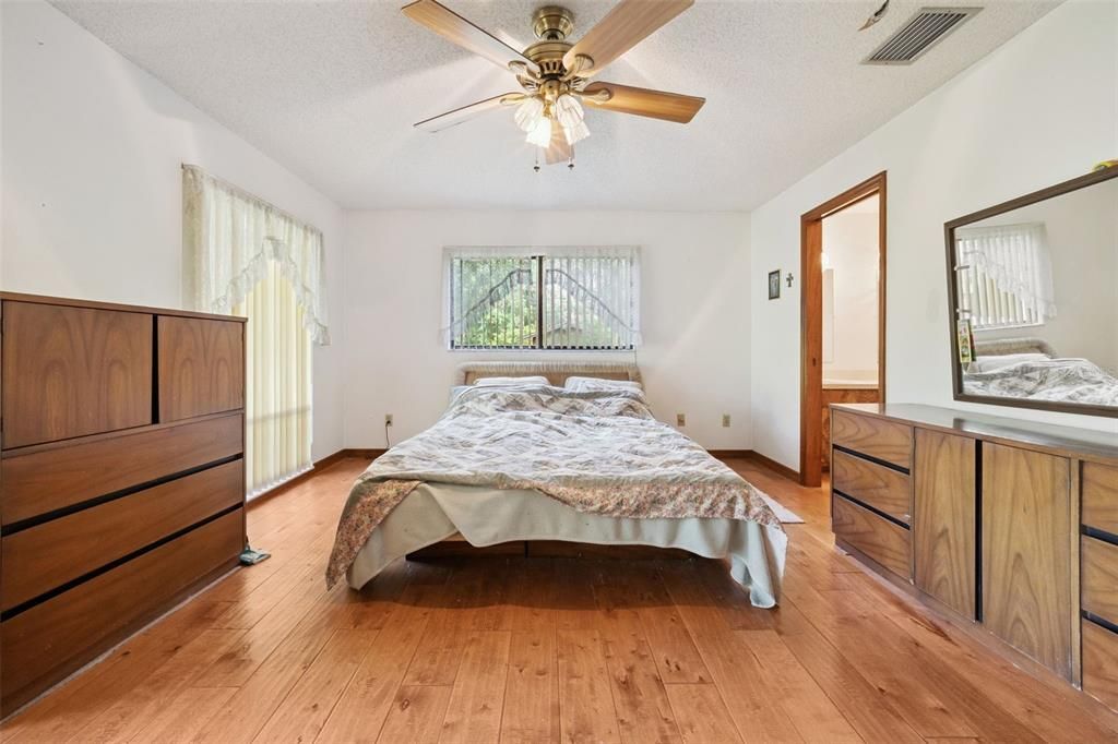 En Venta: $1,373,700 (4 camas, 2 baños, 2484 Pies cuadrados)