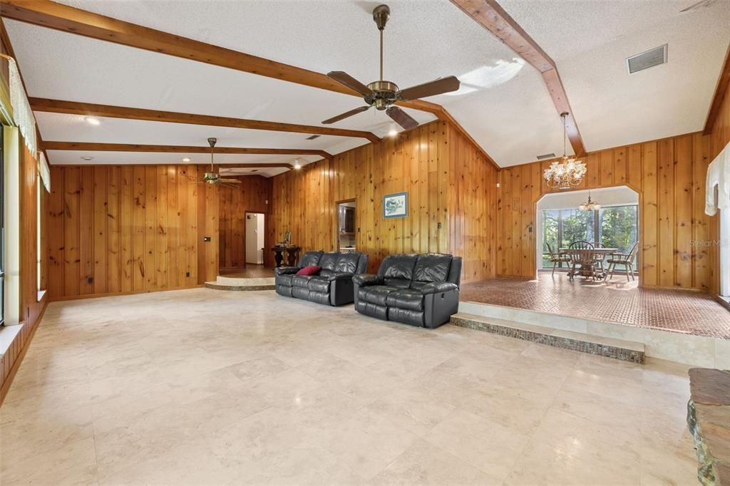 En Venta: $1,373,700 (4 camas, 2 baños, 2484 Pies cuadrados)