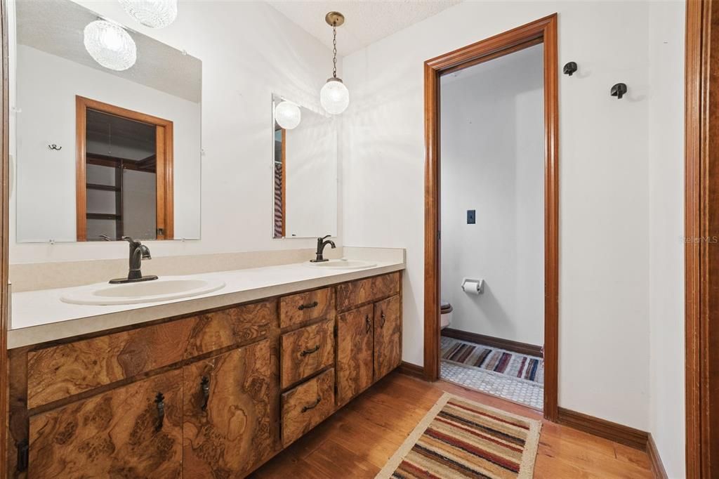 En Venta: $1,373,700 (4 camas, 2 baños, 2484 Pies cuadrados)