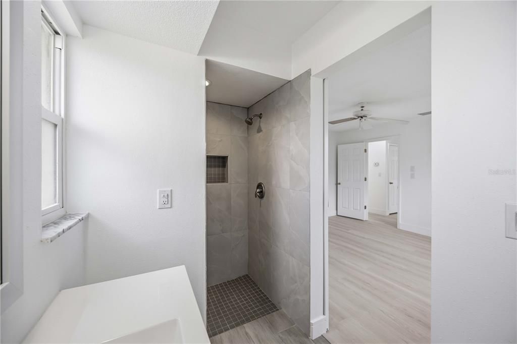 Под контрактом: $425,000 (2 спален, 2 ванн, 1635 Квадратных фут)