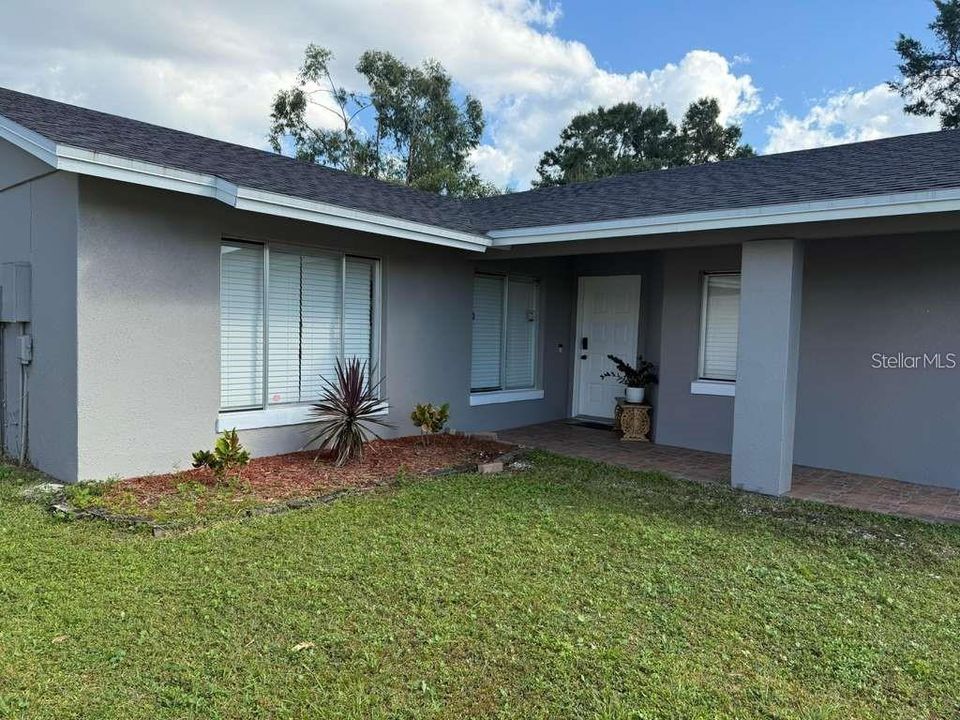 Activo con contrato: $2,550 (3 camas, 2 baños, 1042 Pies cuadrados)