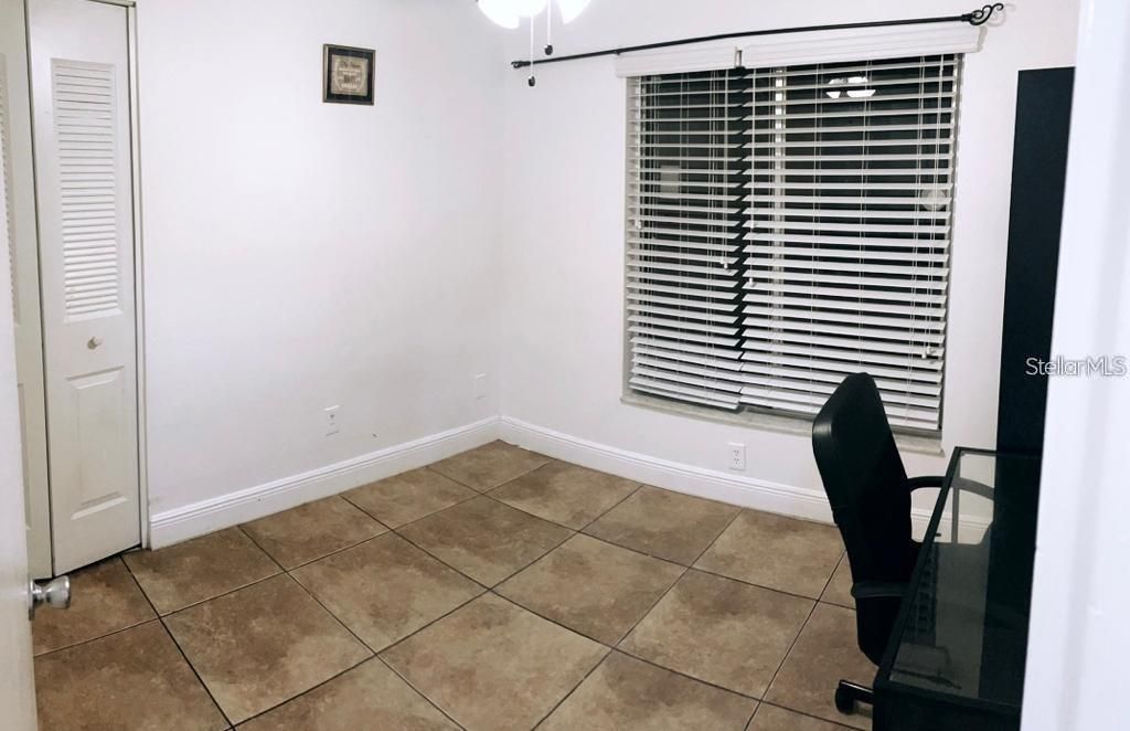 Activo con contrato: $2,550 (3 camas, 2 baños, 1042 Pies cuadrados)