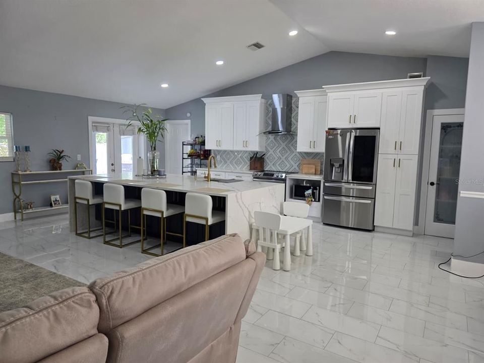 Activo con contrato: $499,900 (3 camas, 2 baños, 1736 Pies cuadrados)
