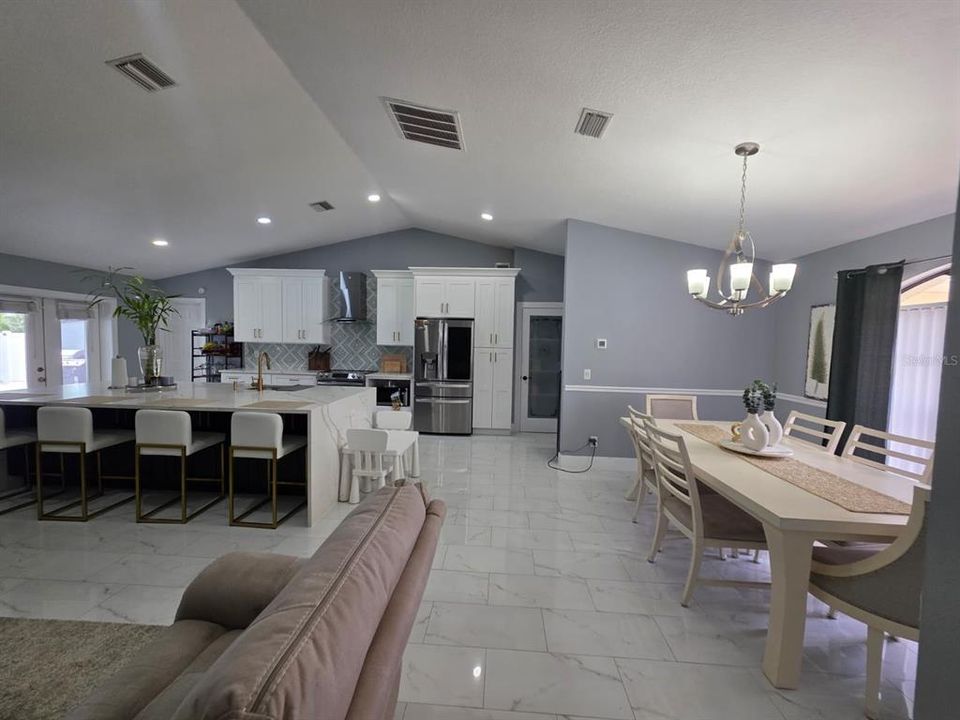 Activo con contrato: $499,900 (3 camas, 2 baños, 1736 Pies cuadrados)