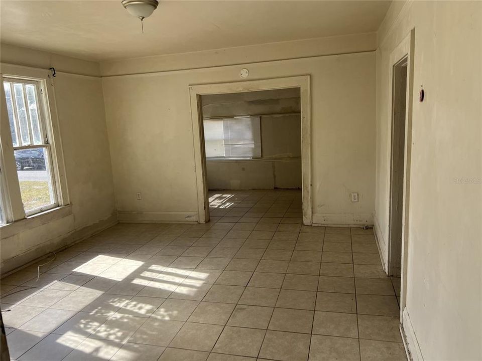 В аренду: $750 (2 спален, 1 ванн, 740 Квадратных фут)