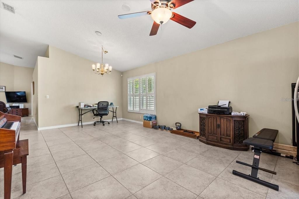 For Rent: $2,750 (4 beds, 2 baths, 2352 Square Feet)