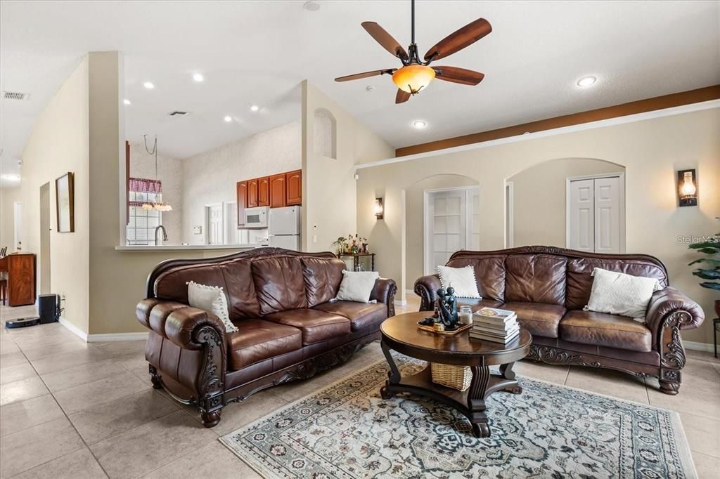 For Rent: $2,750 (4 beds, 2 baths, 2352 Square Feet)