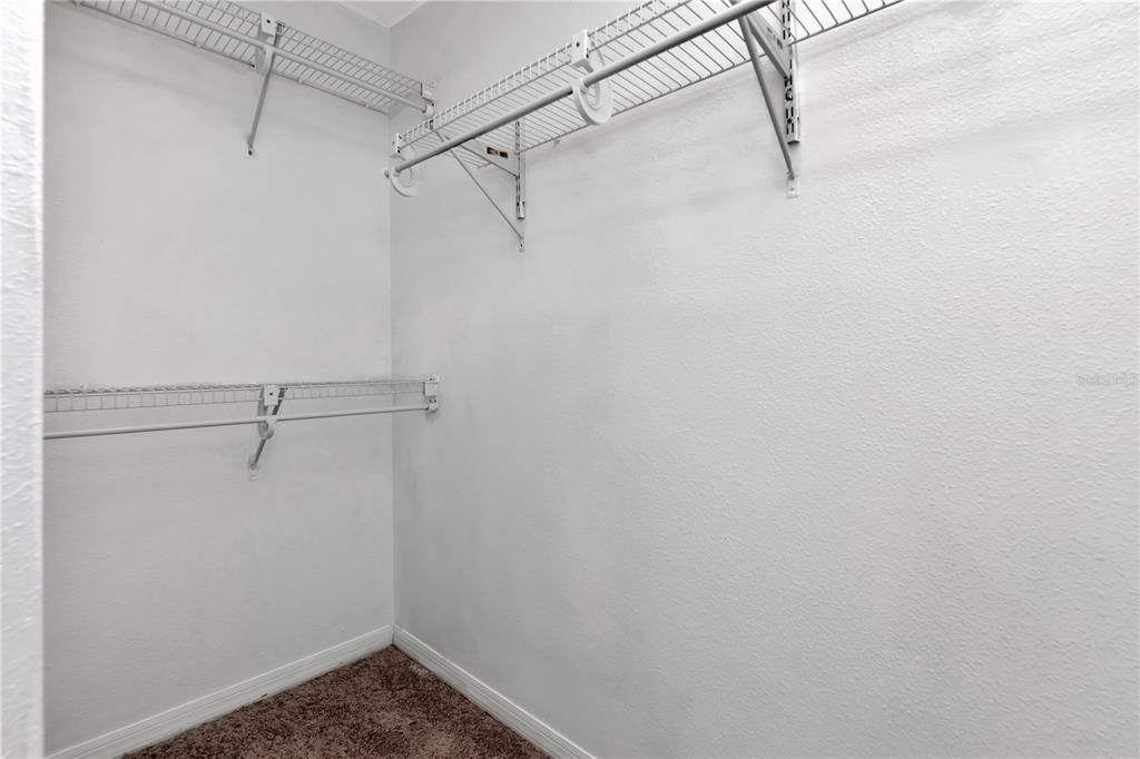 Activo con contrato: $2,200 (3 camas, 2 baños, 1708 Pies cuadrados)