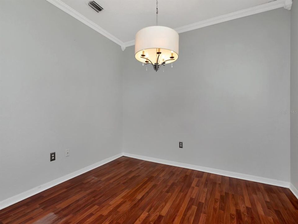 Activo con contrato: $2,200 (3 camas, 2 baños, 1708 Pies cuadrados)