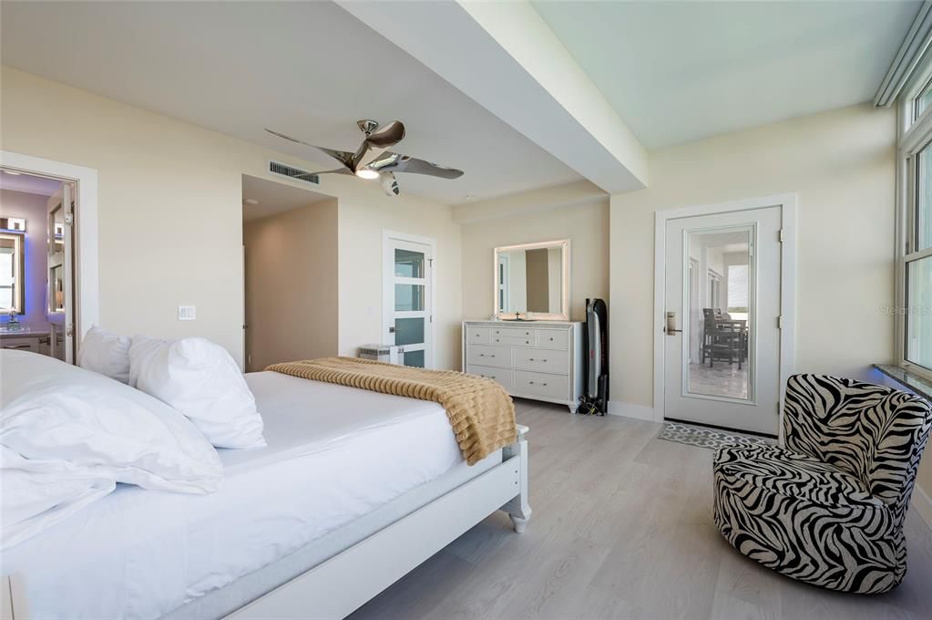 En Venta: $2,795,000 (3 camas, 3 baños, 4800 Pies cuadrados)