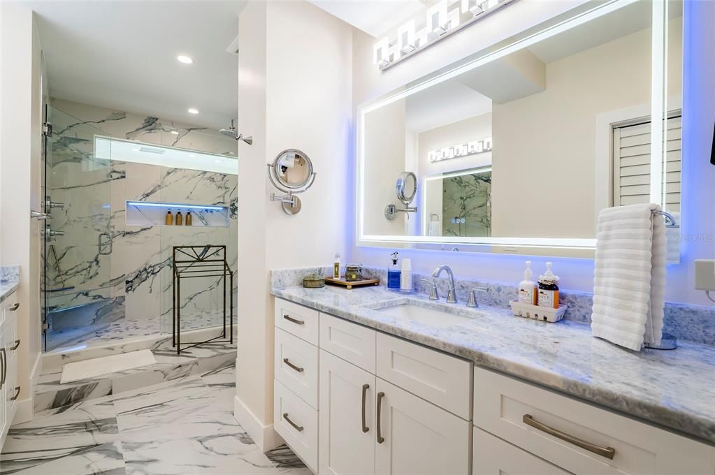 En Venta: $2,795,000 (3 camas, 3 baños, 4800 Pies cuadrados)