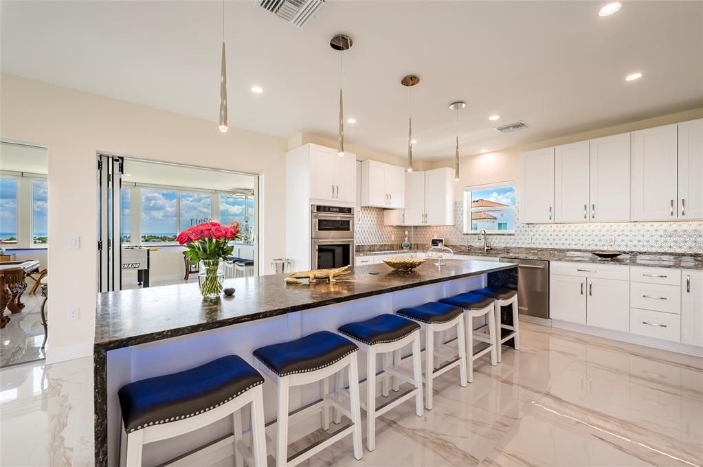 En Venta: $2,795,000 (3 camas, 3 baños, 4800 Pies cuadrados)