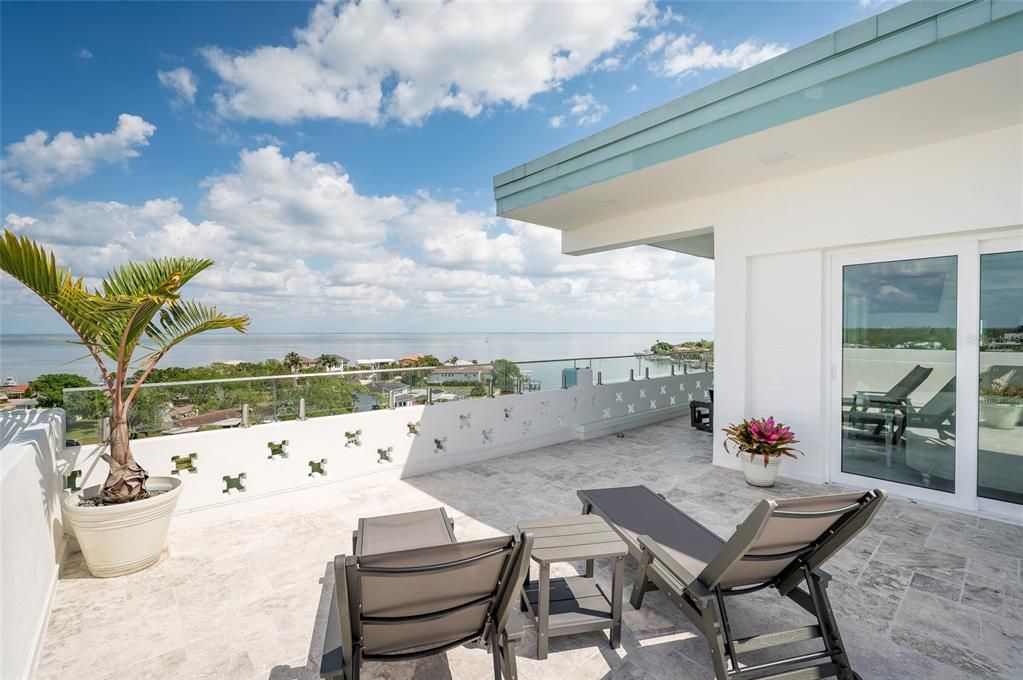 En Venta: $2,795,000 (3 camas, 3 baños, 4800 Pies cuadrados)