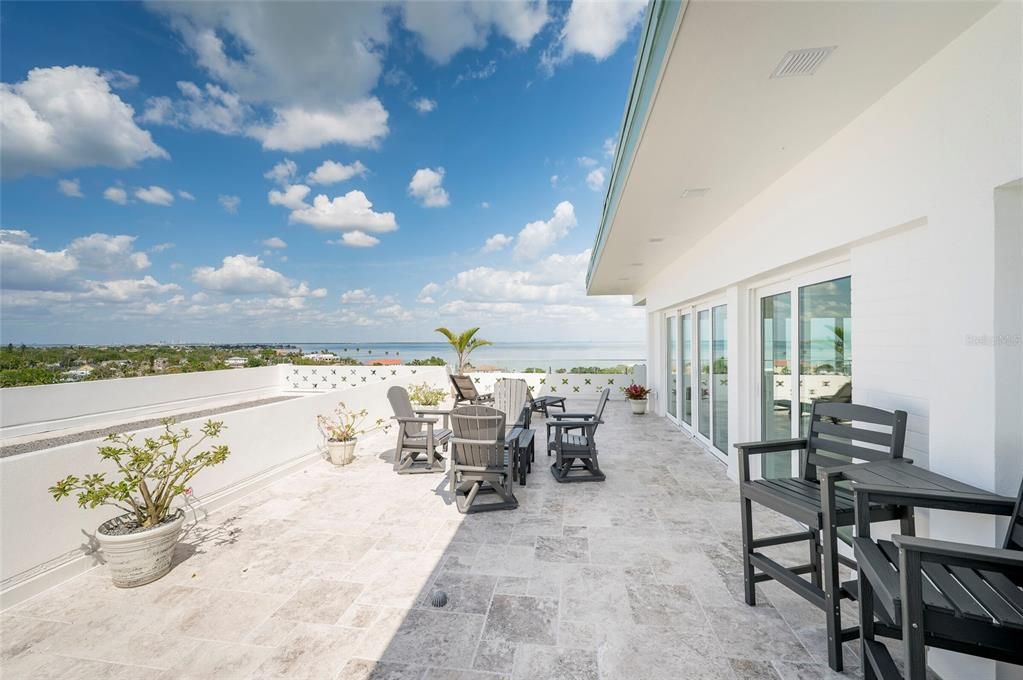 En Venta: $2,795,000 (3 camas, 3 baños, 4800 Pies cuadrados)
