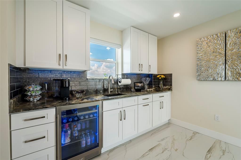 En Venta: $2,795,000 (3 camas, 3 baños, 4800 Pies cuadrados)
