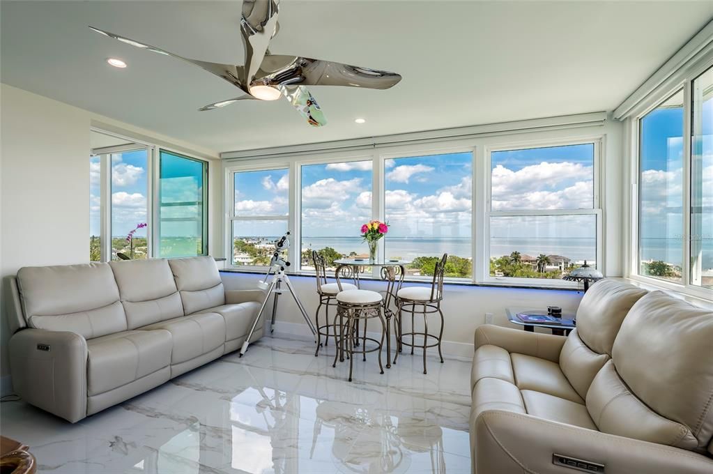 En Venta: $2,795,000 (3 camas, 3 baños, 4800 Pies cuadrados)