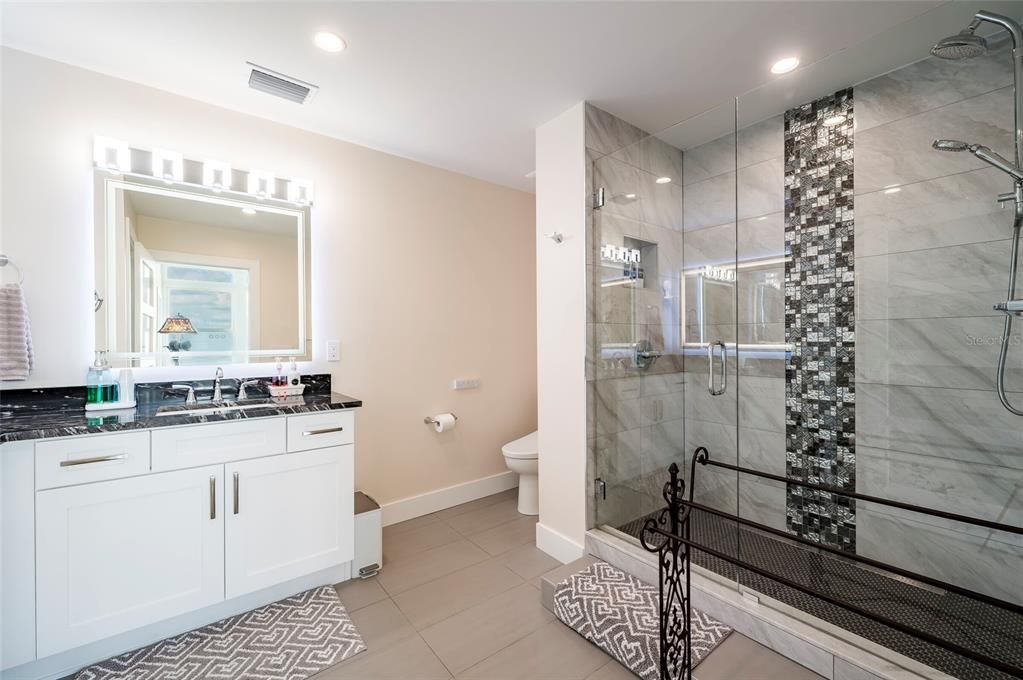 En Venta: $2,795,000 (3 camas, 3 baños, 4800 Pies cuadrados)