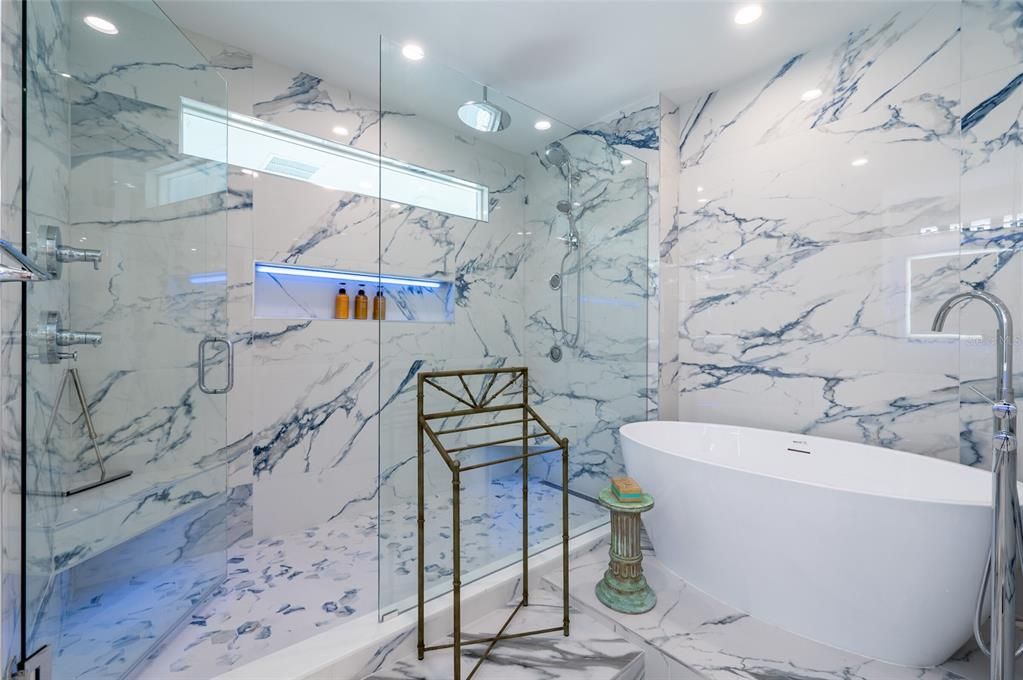 En Venta: $2,795,000 (3 camas, 3 baños, 4800 Pies cuadrados)