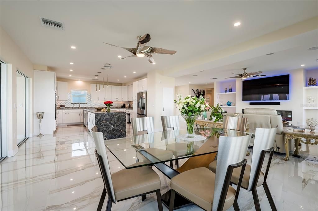 En Venta: $2,795,000 (3 camas, 3 baños, 4800 Pies cuadrados)