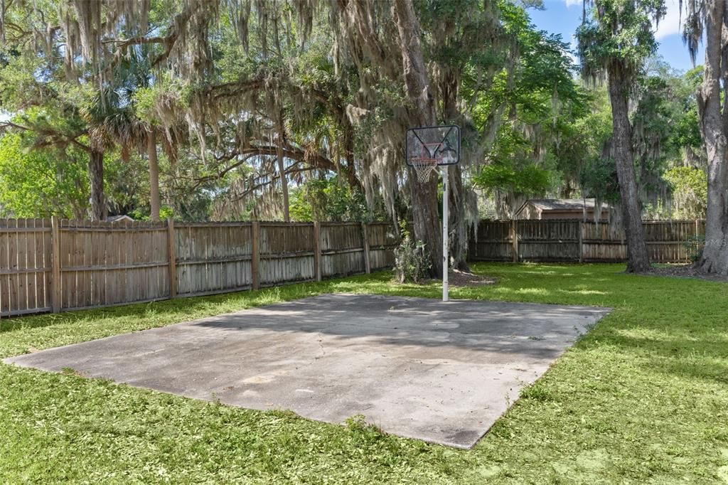 Active With Contract: $549,999 (4 beds, 3 baths, 2807 Square Feet)