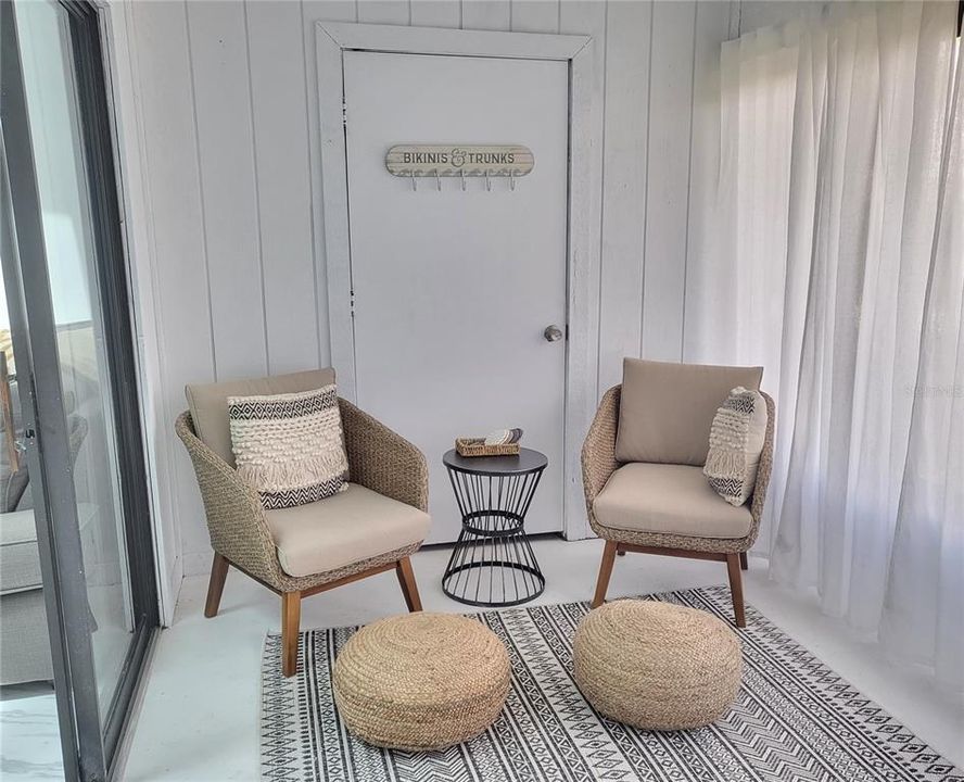 For Rent: $3,800 (1 beds, 1 baths, 693 Square Feet)