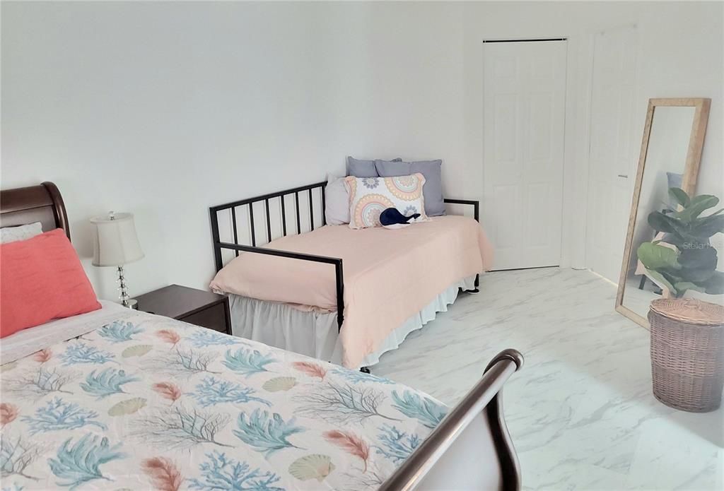For Rent: $3,800 (1 beds, 1 baths, 693 Square Feet)