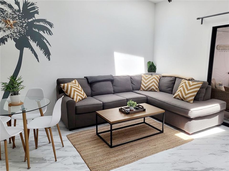 For Rent: $3,800 (1 beds, 1 baths, 693 Square Feet)