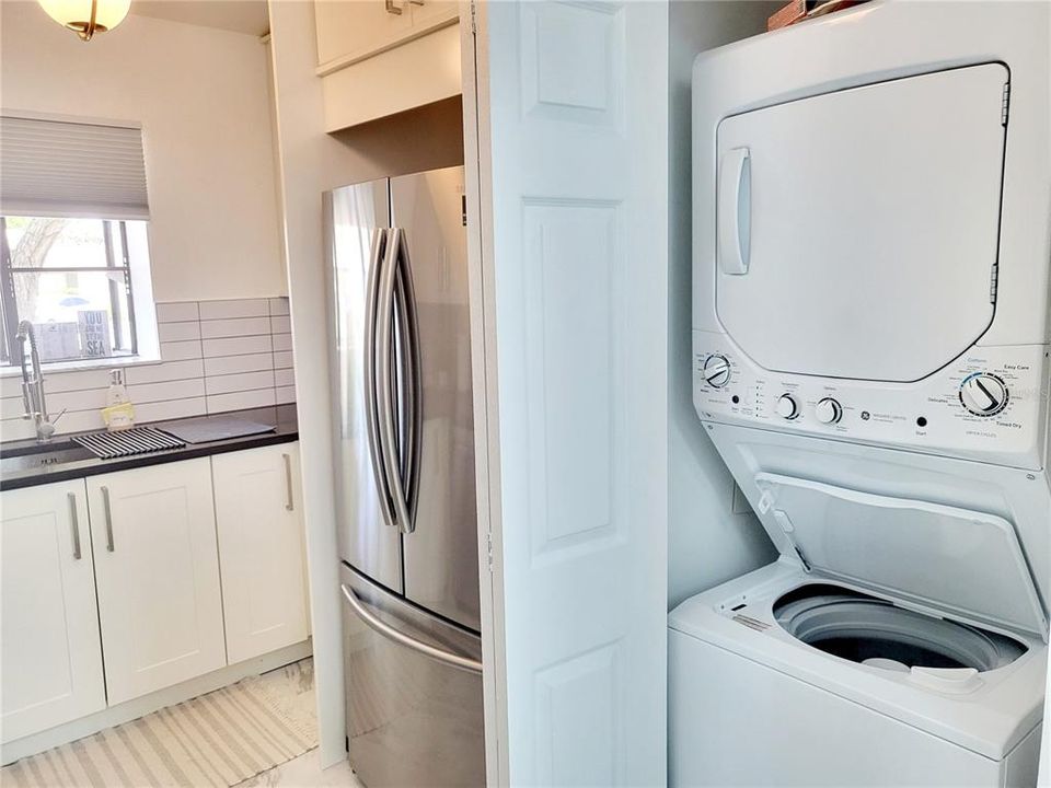 For Rent: $3,800 (1 beds, 1 baths, 693 Square Feet)