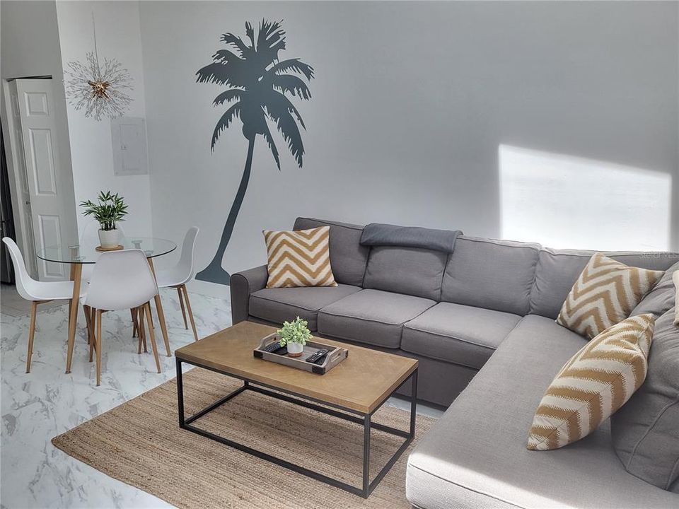 For Rent: $3,800 (1 beds, 1 baths, 693 Square Feet)