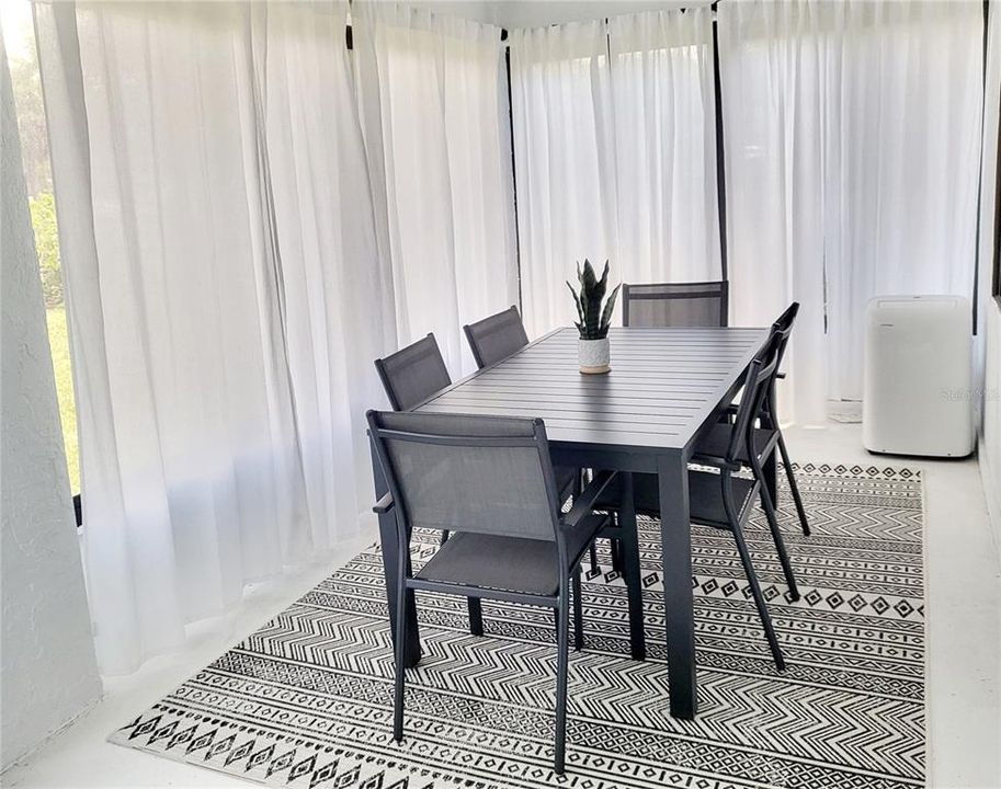 For Rent: $3,800 (1 beds, 1 baths, 693 Square Feet)