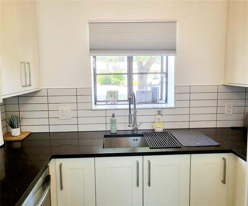 For Rent: $3,800 (1 beds, 1 baths, 693 Square Feet)