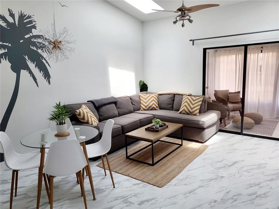 For Rent: $3,800 (1 beds, 1 baths, 693 Square Feet)