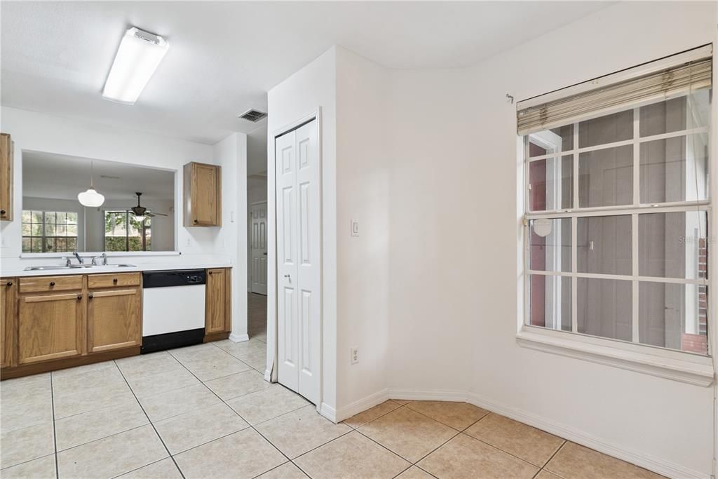 En Venta: $285,000 (3 camas, 2 baños, 1638 Pies cuadrados)