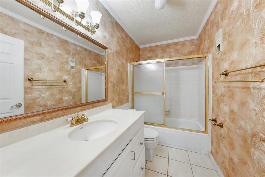 Под контрактом: $160,000 (3 спален, 2 ванн, 1300 Квадратных фут)