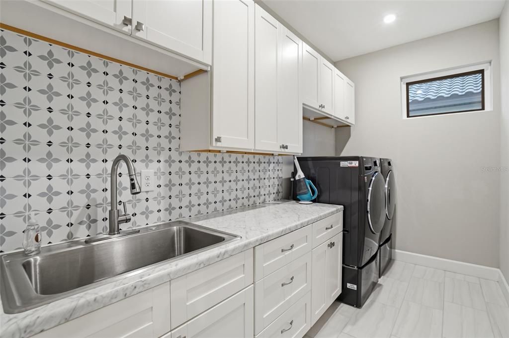 Active With Contract: $725,000 (3 beds, 2 baths, 2087 Square Feet)